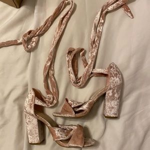 Crushed velvet heels